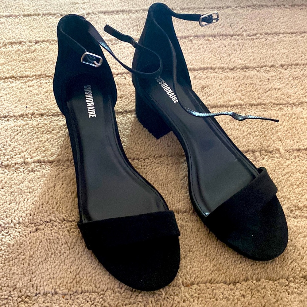 Cushionaire low heel open toe shoes